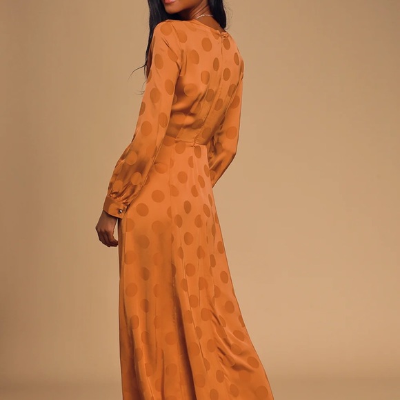 Cupio dress from LuLus. NWOT. Worn once. Two front slits, knot top closure - Picture 3 of 5